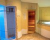 Wellness priestory s parnou sprchou, saunou a vírivkou.  