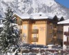 Hotel Dolomiti Olimpia v zasneženej horskej krajine.